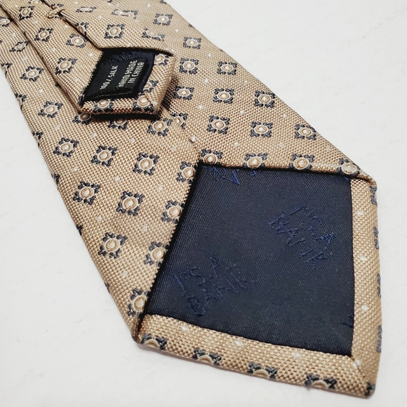Jos. A. Bank Necktie Tan Geometric Pattern Silk Neck Tie Heritage Collec… - Picture 4 of 5